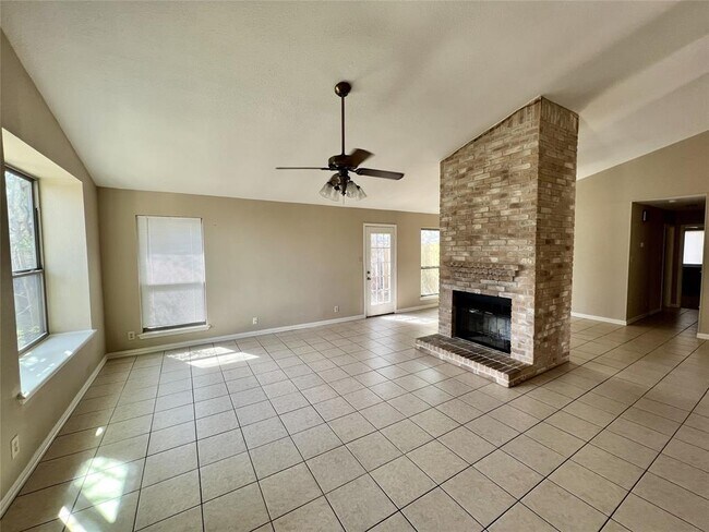 1101 Forest Oaks Path