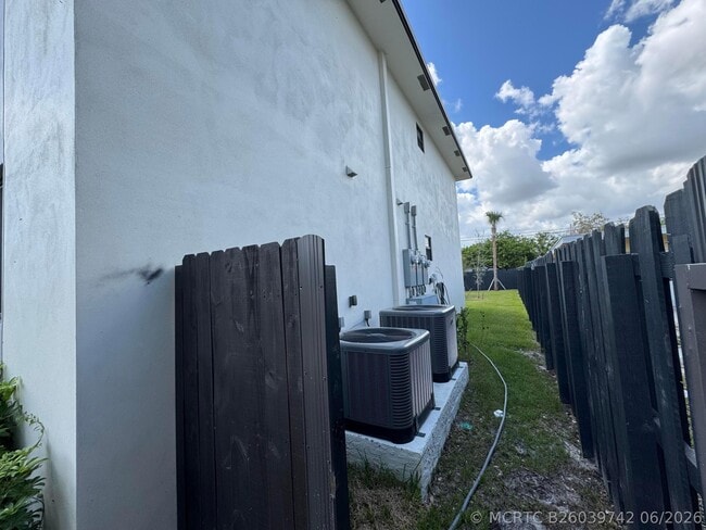 Photo - 400 NE 30th St