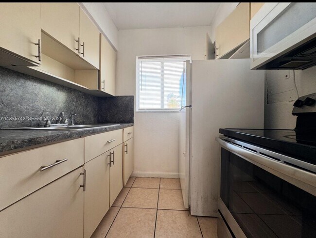 Photo - 2330 NW 11th St Unit 31