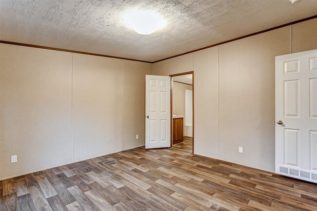 Building Photo - 10757 Doe Hill Dr Rental