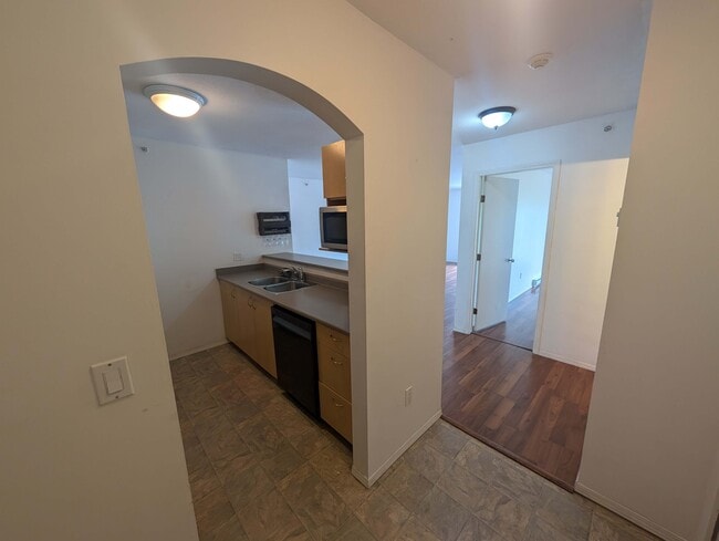 22355 48 Ave Unit 302
