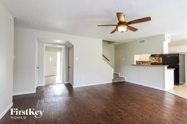 Photo - 2111 Savanna Ct N