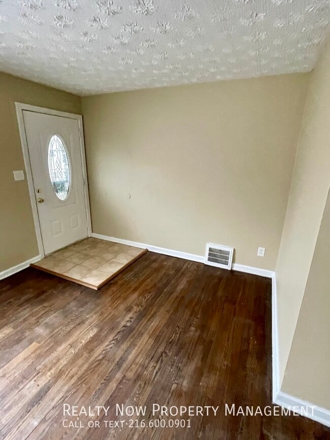 Photo - 5333 Hollywood Ave