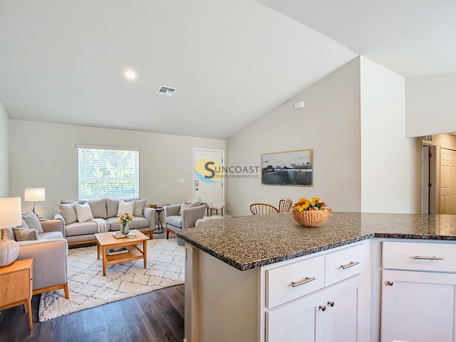 Photo - 14 Pine Trce