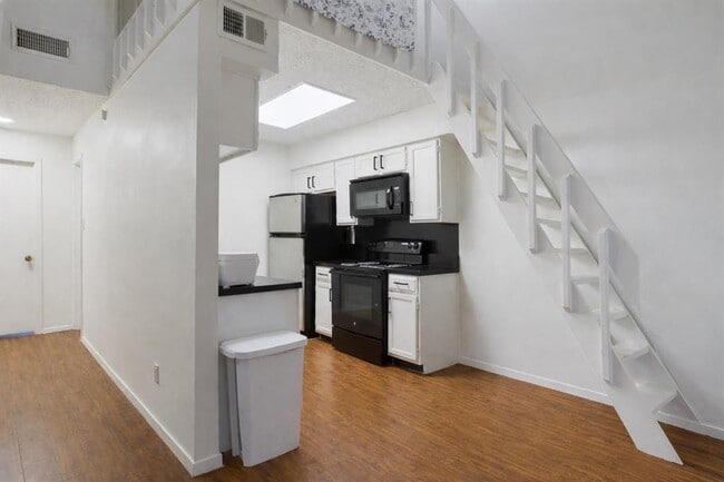 Photo - 908 Poplar St Unit 201