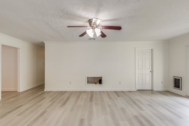 Photo - 6903 Alderney Dr