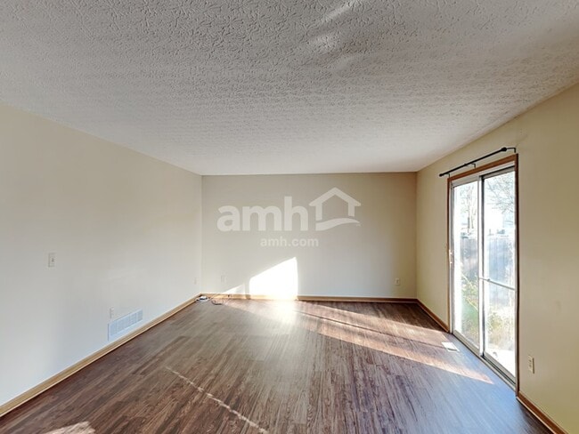 Photo - 5900 Winshire Dr