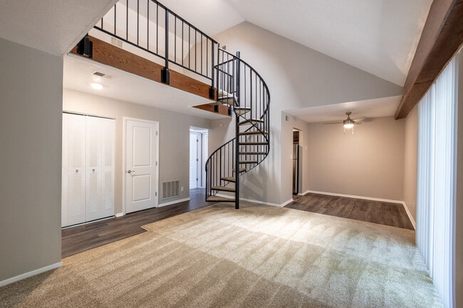 One-Bedroom Apartment with Loft at Woodbridge Bloomington