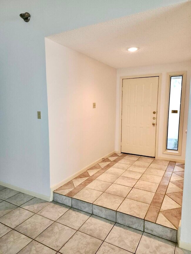 2118 Hickory Lawn Dr