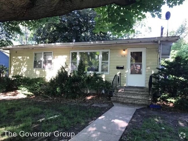Building Photo - 2 Bedroom/1 Bathroom in Iowa City - East Side Rental