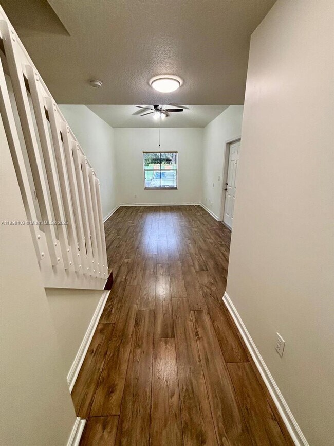 Photo - 4938 Leeward Ln
