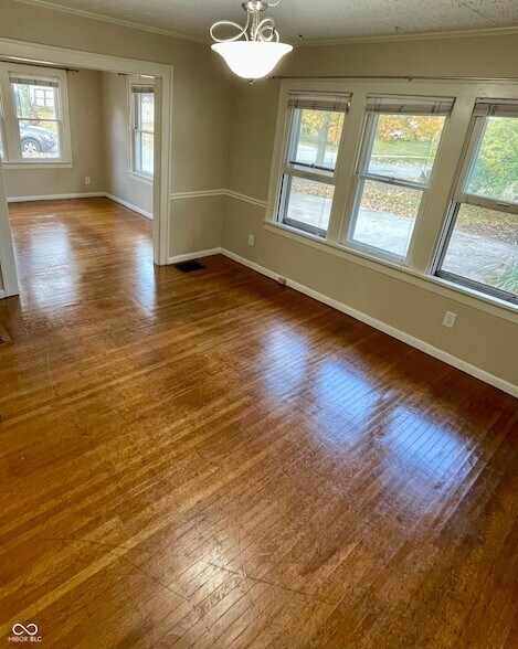 Photo - 5841 Julian Ave