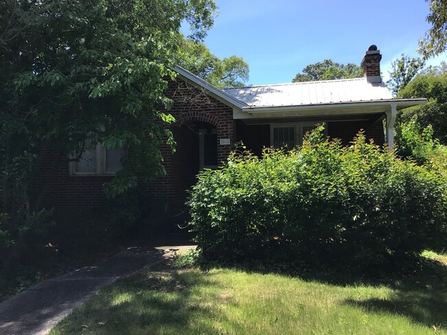 Building Photo - Charming 1920s Bungalow Near Five Points – Available Now!