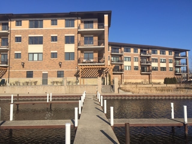 Photo - 728 N Diamond Lake Rd