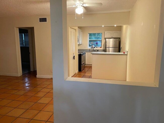 Photo - 2324 Van Buren St Unidad 102