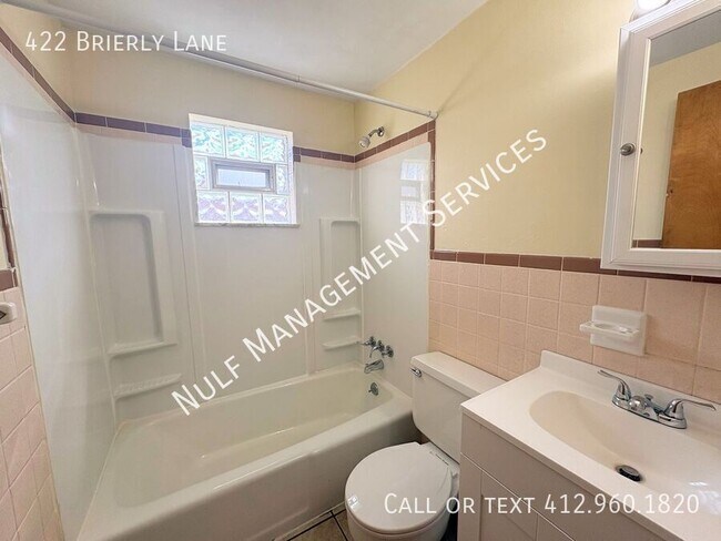 Photo - 422 Brierly Ln