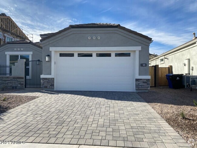 Building Photo - 1825 E Saguaro Park Ln Rental