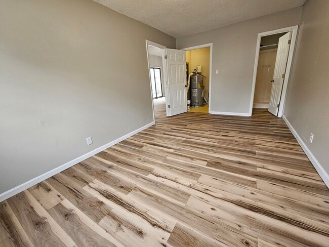 Photo - 112 Basswood Ct