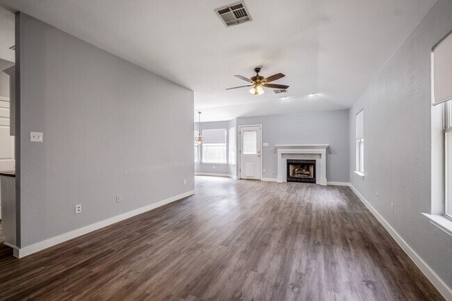 Photo - Imagine Coming Home to Comfort, Convenience & Style in North Austin!