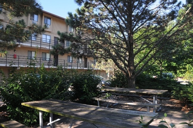 Creekside - Creekside Apartments