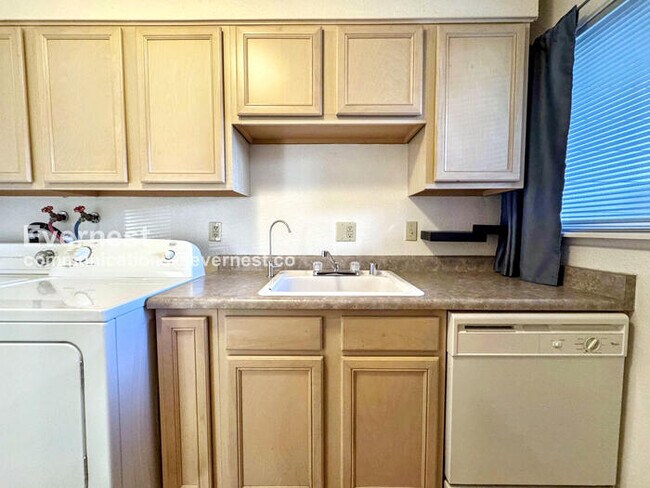 Photo - 8023 Wolff St