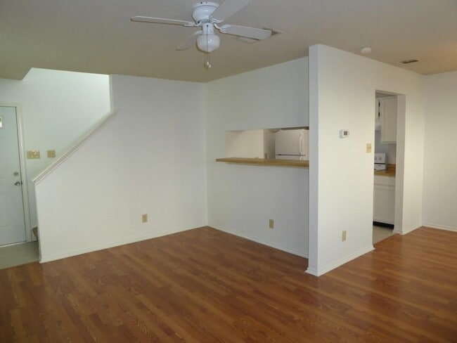 Photo - 9102 Sanger Dr