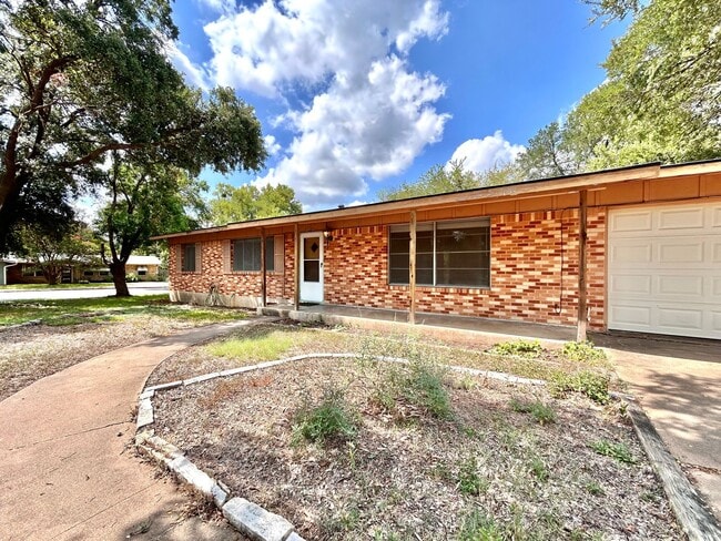Photo - 3 Bed, 2 Bath Home – Fully Equipped & Move...
