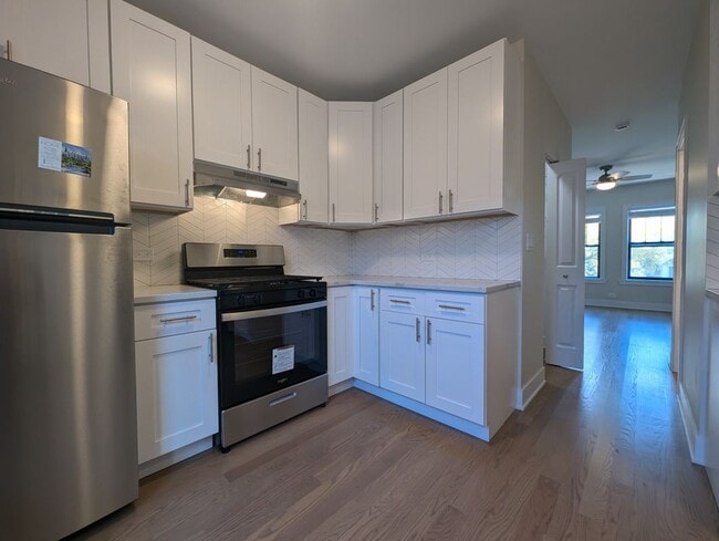 Building Photo - 4602 N Winchester Ave Unit 1E