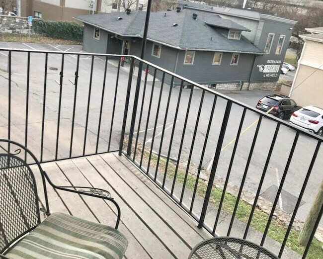 104 St Charles Pl