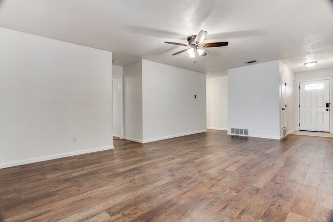 Photo - 909 Bennett St