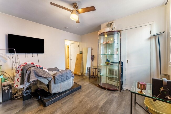 Photo - 4343 Wisconsin Ave Unit 1