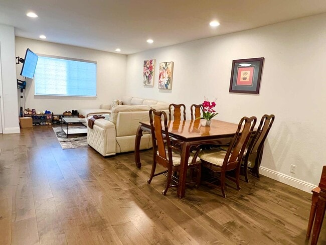 Photo - 870 Fremont St