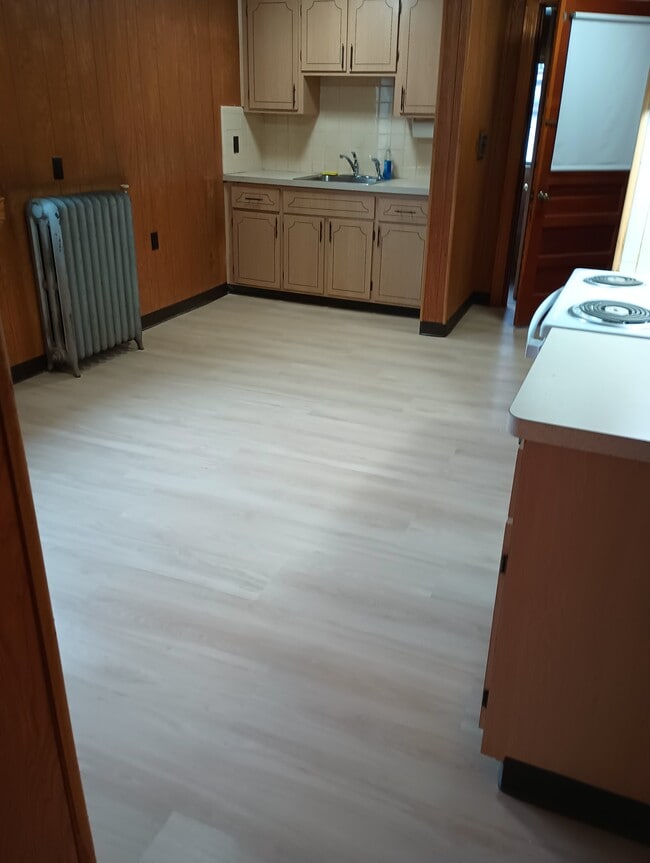 Kitchen - 139 Sigourney St Unit 139 Sigourney Street #2