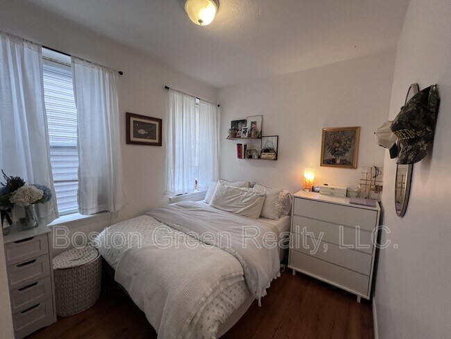 Photo - 788 E 6th St