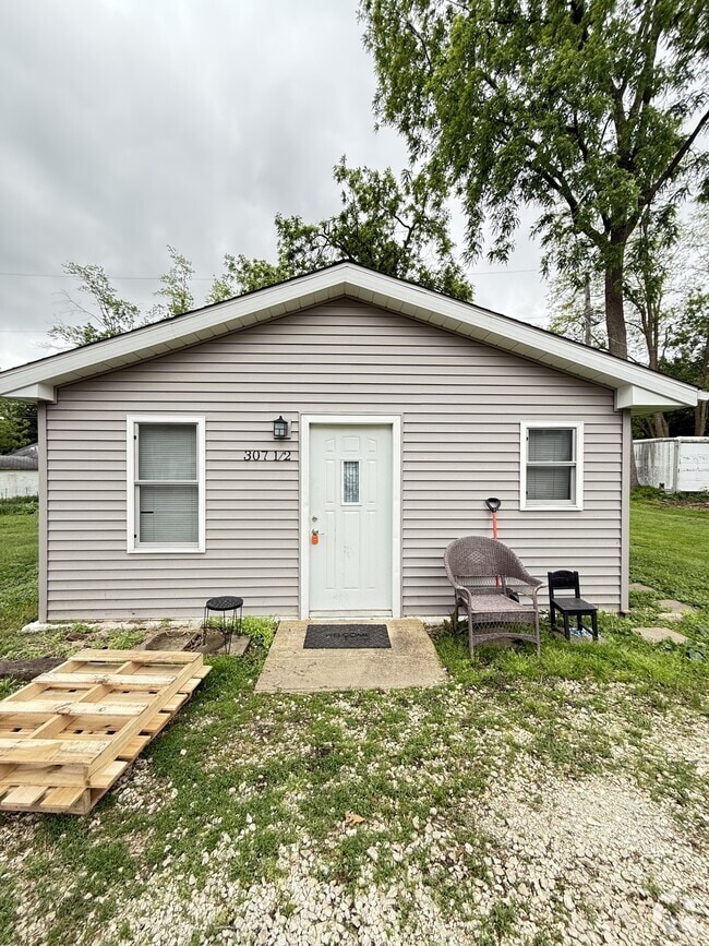Building Photo - 307 W Ells Ave Rental