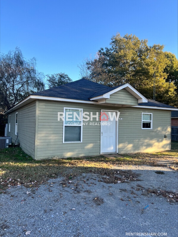 Building Photo - 1912 Lynn St