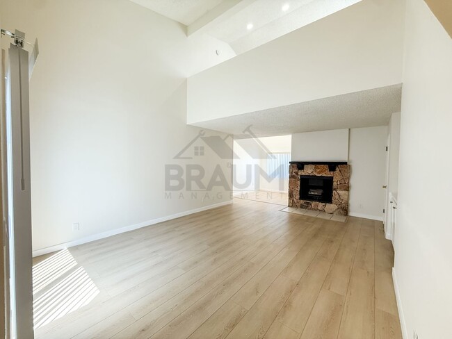 Building Photo - 13347 Victory Blvd Unit 207