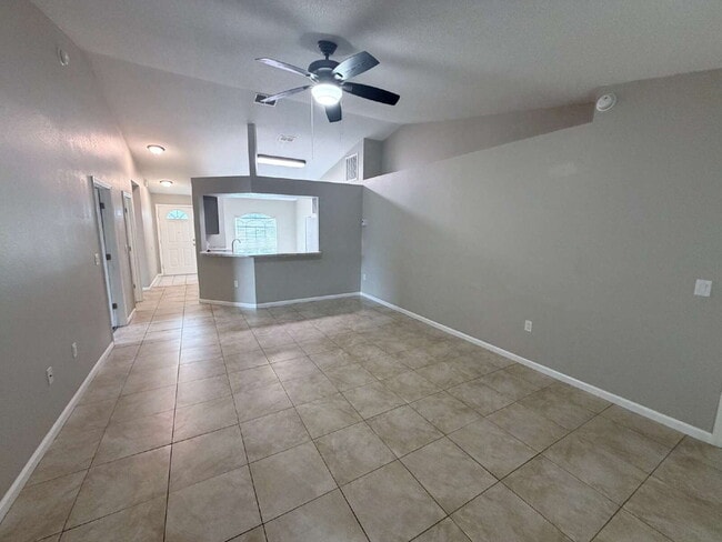 Photo - 4 Bedroom Home for Rent in Lakeland!