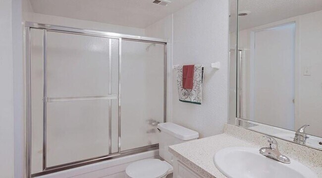 Photo - 4301 Bissonnet St