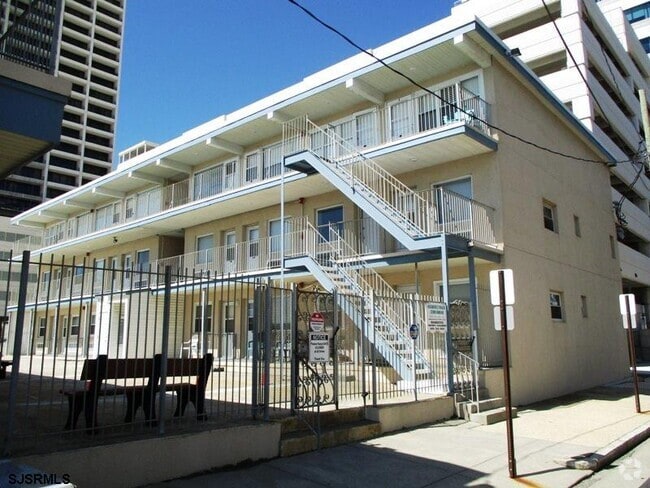 Building Photo - 3801 Boardwalk Unit 216 Rental