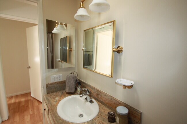 Photo - 1728 Montana Ave Unit 09