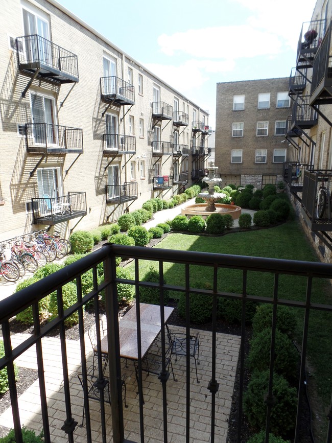 Courtyard - Gallery Central West End Rental