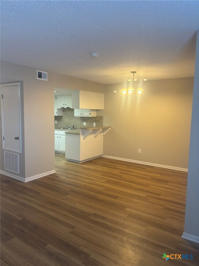 Photo - 104 Milann St