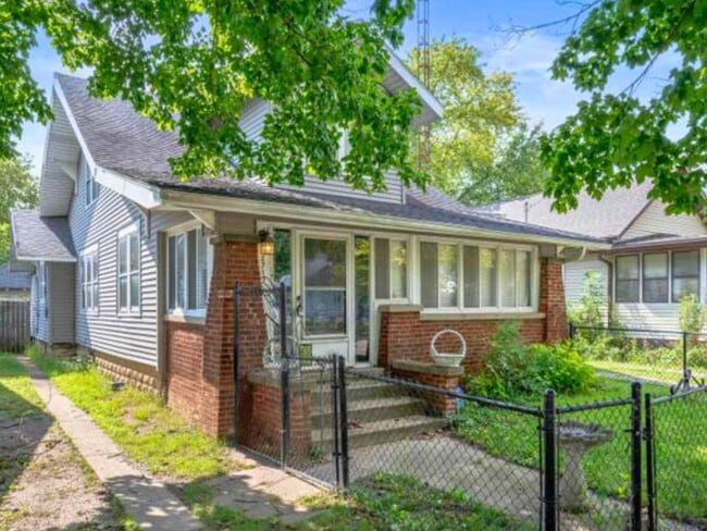 Photo - 2715 S Walnut St