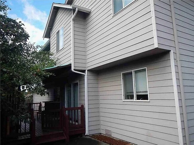Building Photo - 4701 NE 23rd St
