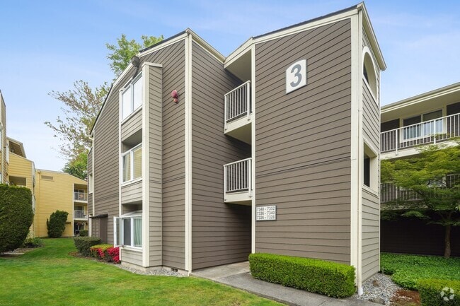 Building Photo - 7338 W Lake Sammamish Pky NE Rental