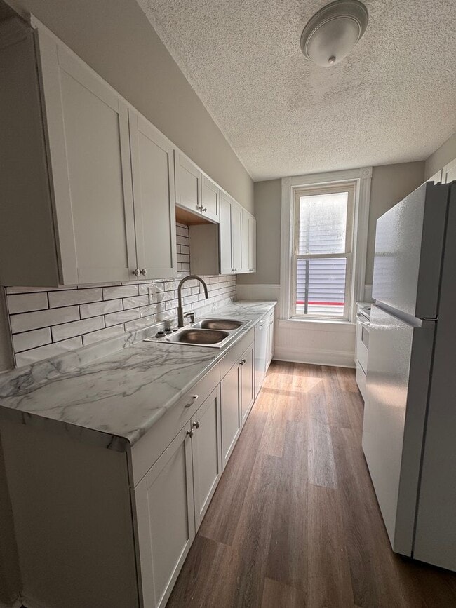 Photo - 821 Heaton St