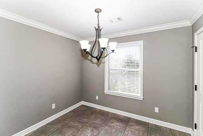 Photo - 303 Stonecreek Dr