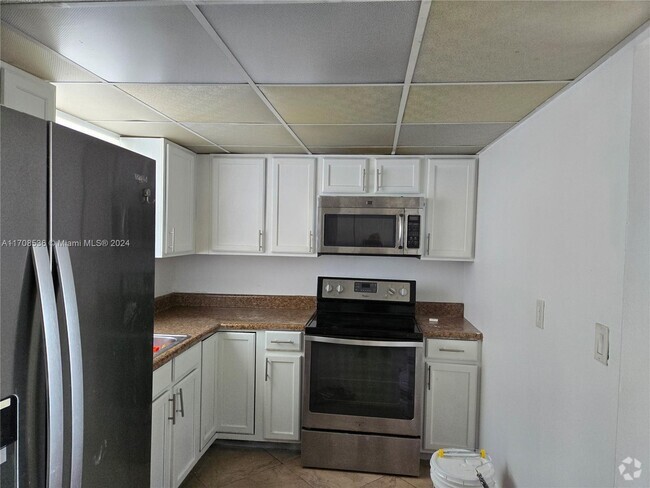 Building Photo - 9375 Fontainebleau Blvd Unit L433 Rental