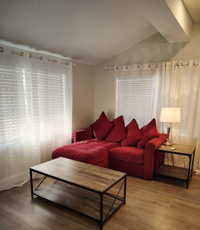 Photo - 26 Acacia St Unidad The Acacia Studio